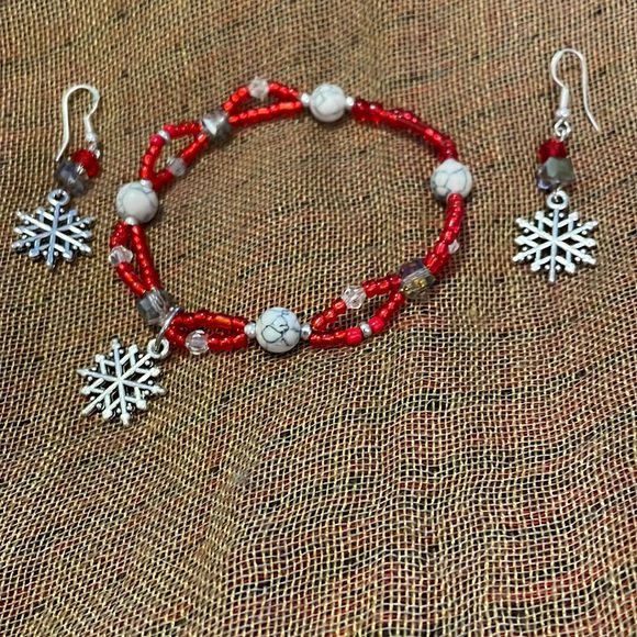 2/25 Handmade Silvertone Red & Clear Beads Bracelet & Earrings w Snowflake Theme - Picture 1 of 7